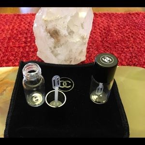 2-glass bottle and velvet case